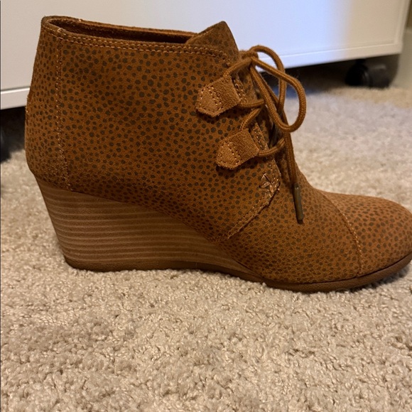 TOMS Brown Lace-Up Ankle Boots - size 9 - Picture 5 of 8